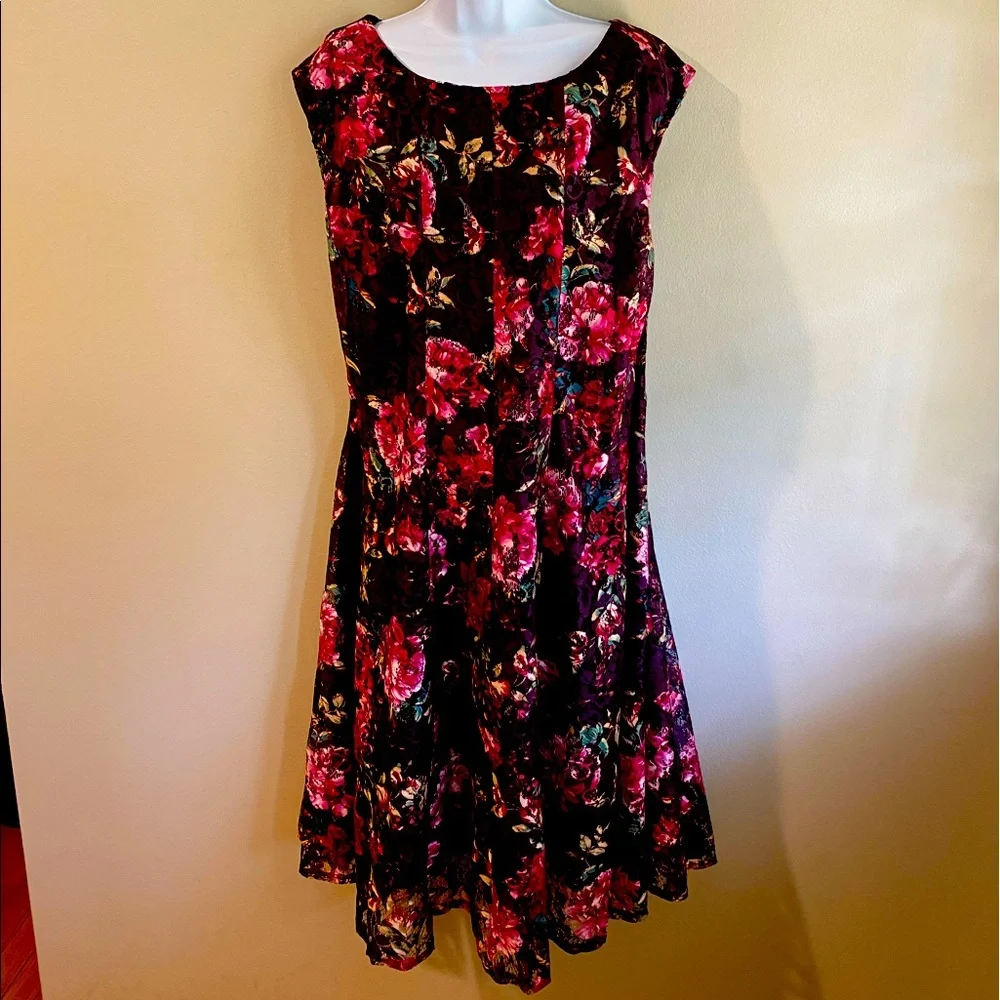 Roz & Ali lace dress - Picture 1 of 4